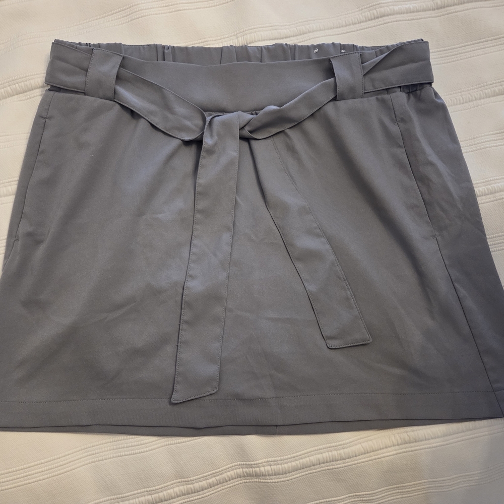 Stylish Gray Golf Skort with Belt